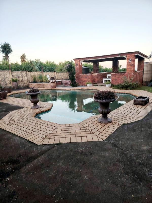 4 Bedroom Property for Sale in Sunnyridge Eastern Cape